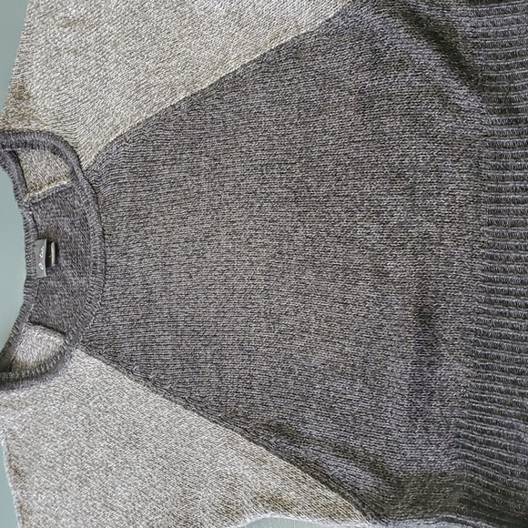 Dots,‎ LIGHTWEIGHT gray Raglan sleeves sweater. Scoop neck line. SIZE LARGE. - Picture 11 of 13